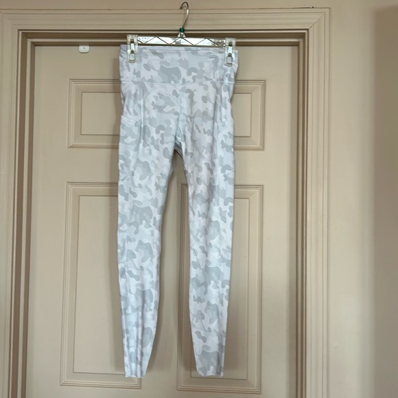 🔥3/$10🔥New Houmous light grey camouflage leggings- XS - Picture 6 of 11